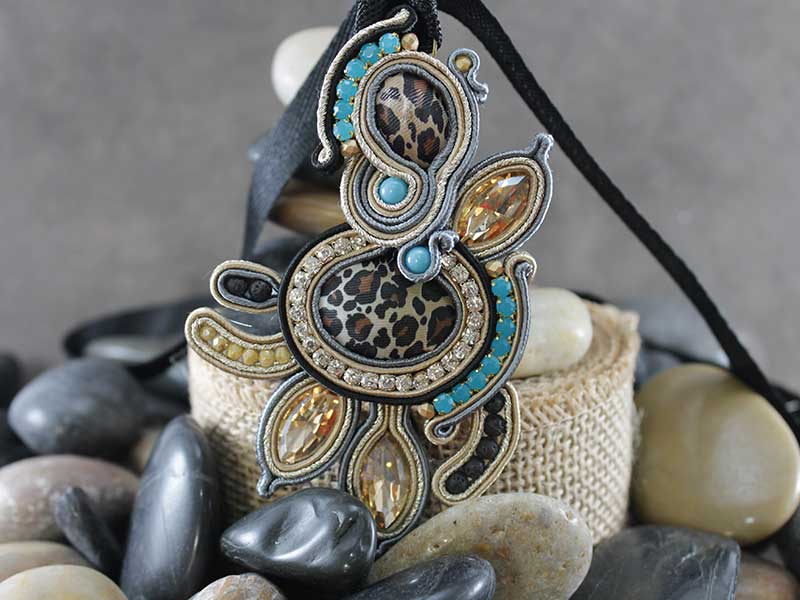 Collares-Soutache