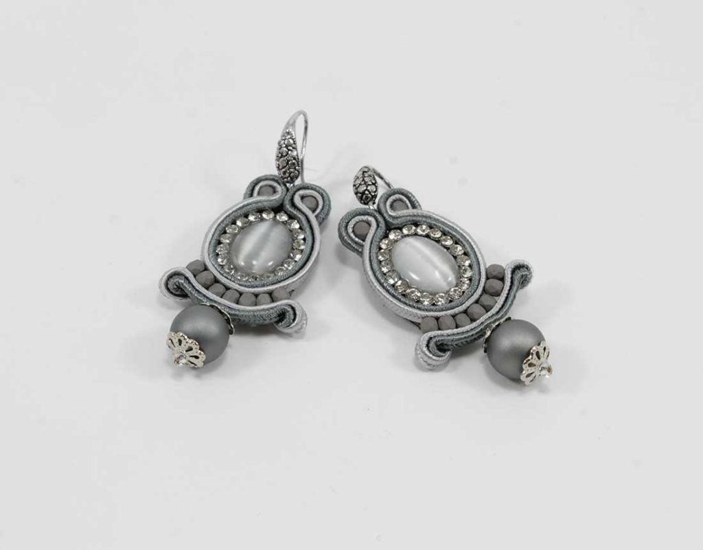 Pendientes-soutache-Aira-Gris-2